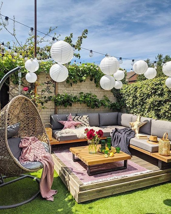 Choose festoons to match your décor